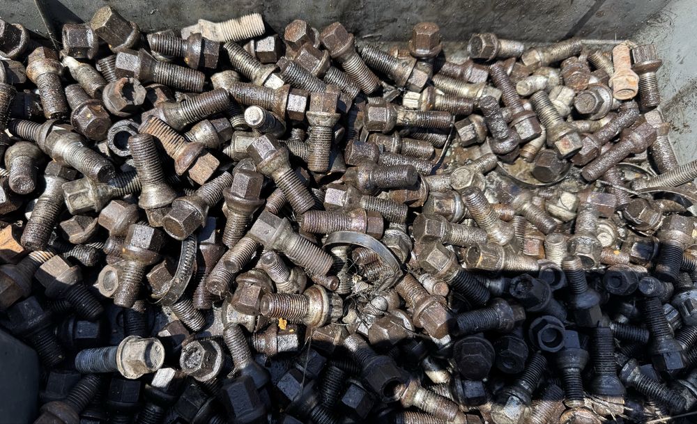 Болтове за джанти на Mercedes с дебелина М12 и М14