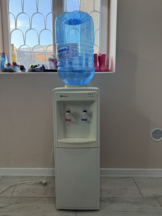 Диспенсър за вода с компресор Rohnson