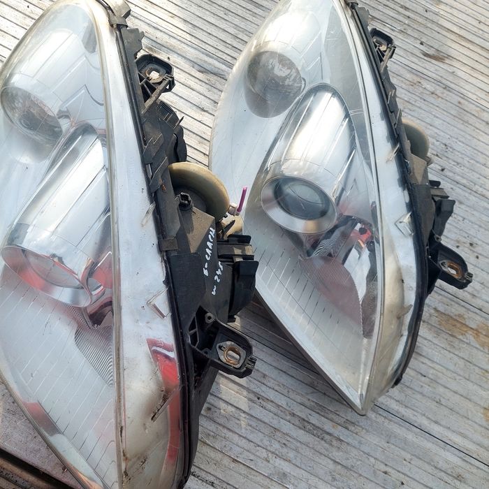 W245 Фарове Б класа ляв и десен налични