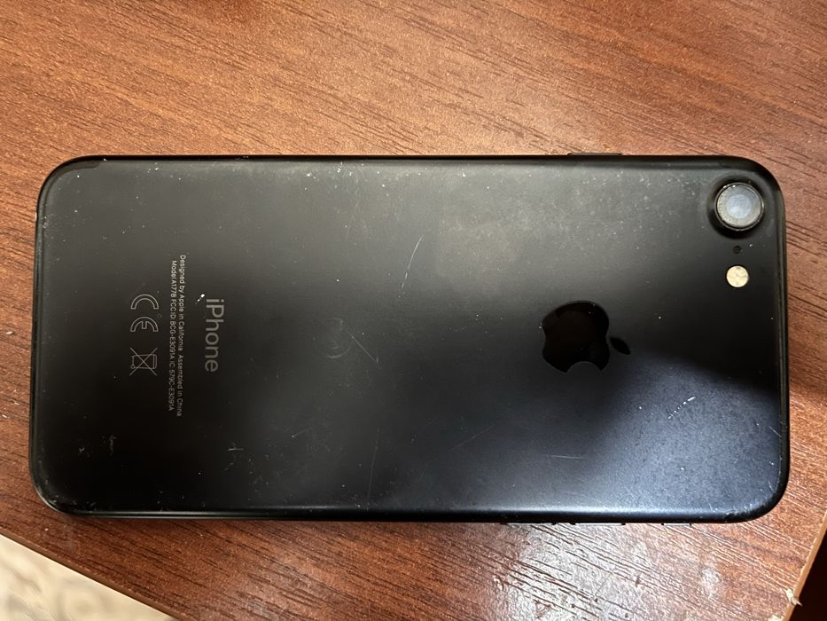 Айфон 7 32Gb с коробкой рабочий