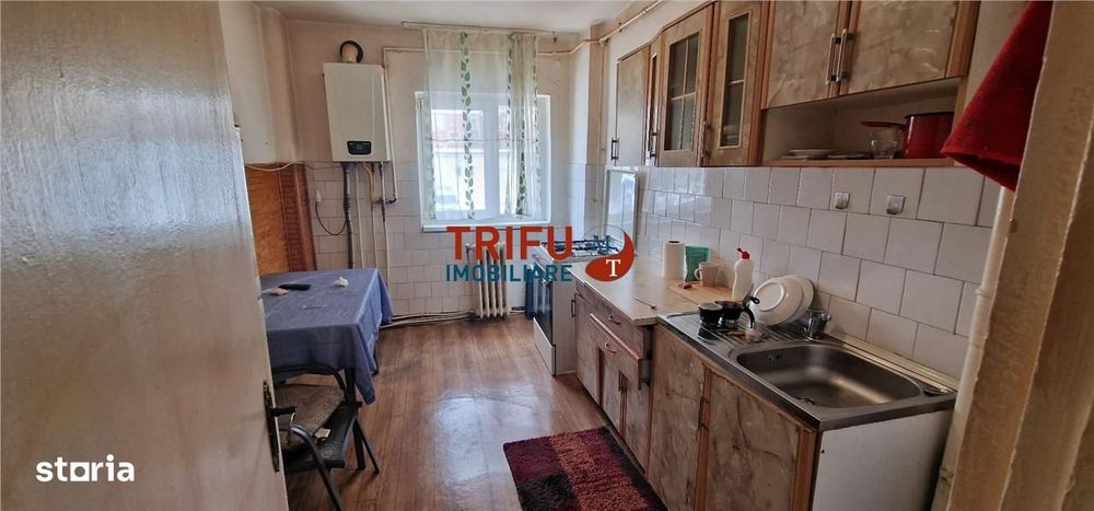 Apartament 3 camere etaj 1 zona  Liceul Sportiv