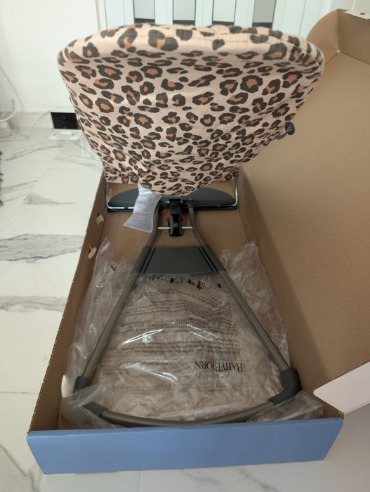 Balansoar Bebe BabyBjorn Editie Limitata Leopard Bej