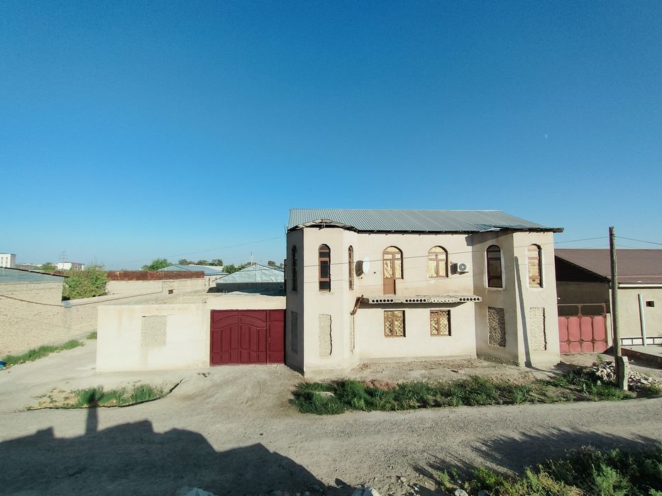 Продаётся 2 этажный Участок в 5 микрорайоне 6 соток