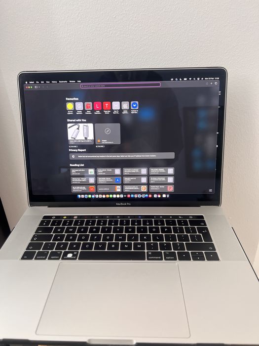 Macbook pro 15 inch, late 2017