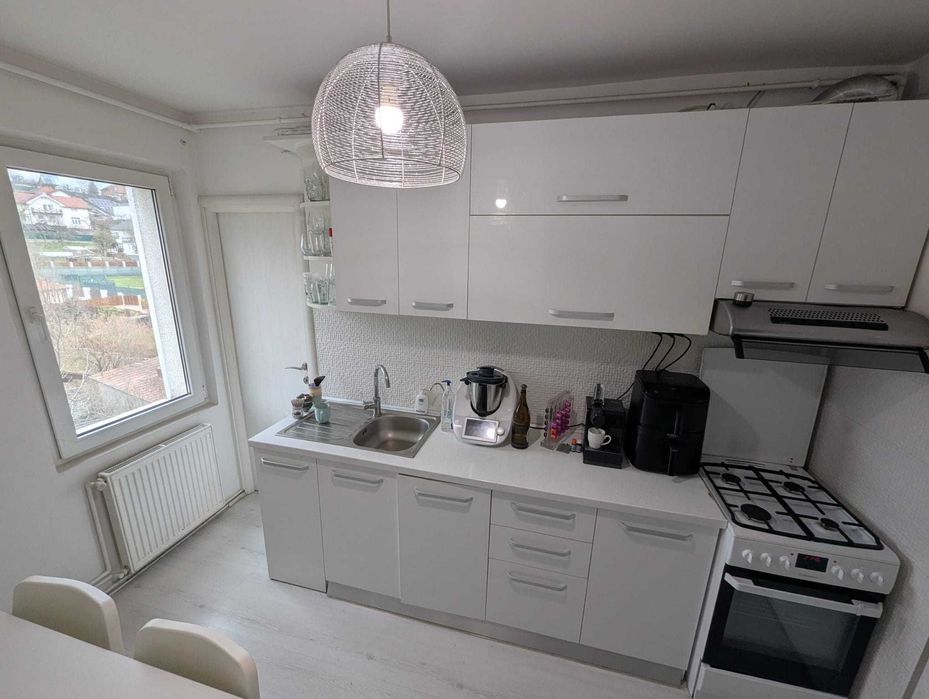 Persoana fizica vand Apartament 3 camere, 2 bai, 75 mp, Tudor – Ramurele | Renovat, mobilat, luminos