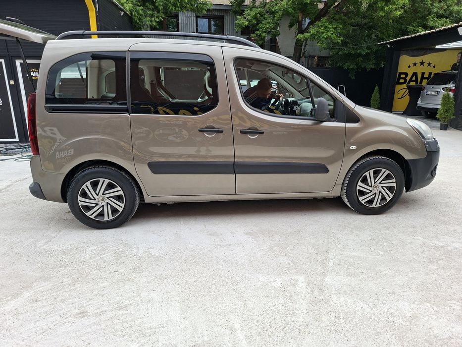 Se vinde Citroën Berlingo, mașină spațioasă și practică, ideală atât pentru familie, cât și pentru activități comerciale. Motor economic, consum redus