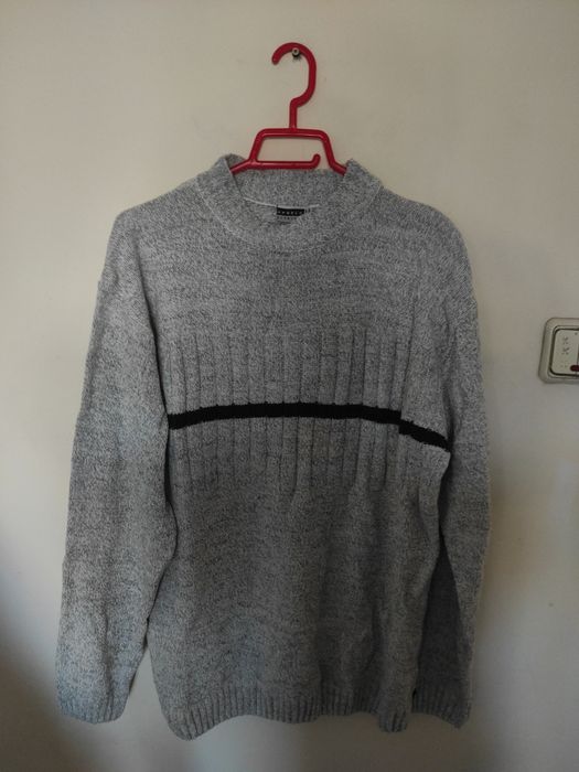 Pulovere, jersee, mărimi diferite, modele diferite, culori diferite