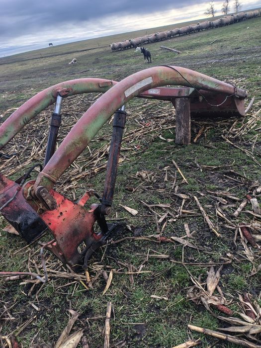 vând încărcător frontal