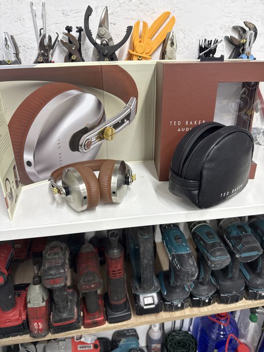Casti audio Ted Baker , Noi in cutie