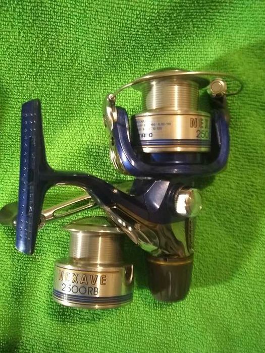 Макара Shimano с четири лагера Nexave 2500 RB