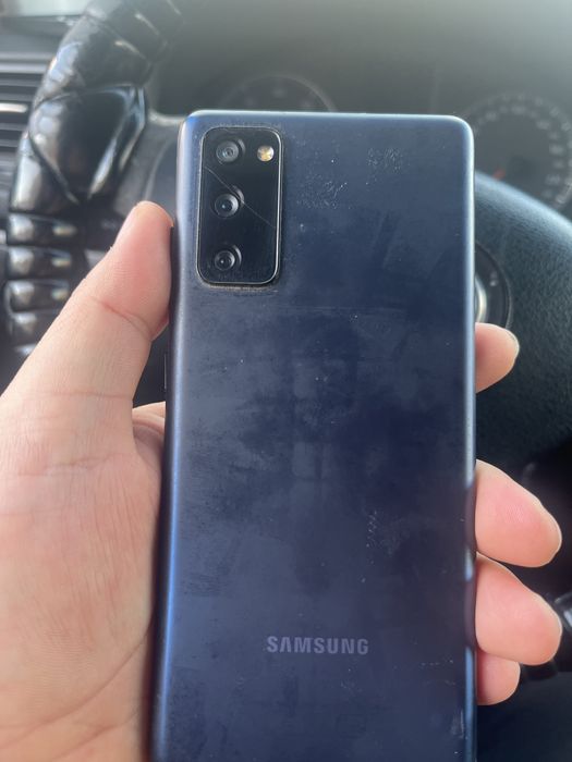 Самсунг s 20 FE.
