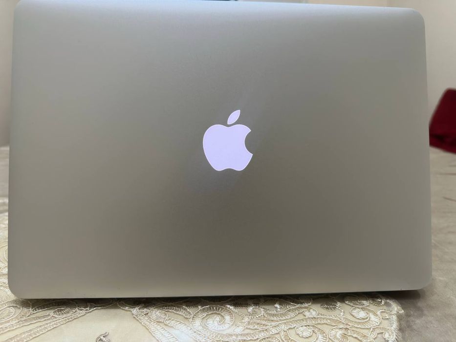 Macbook air sotiladi