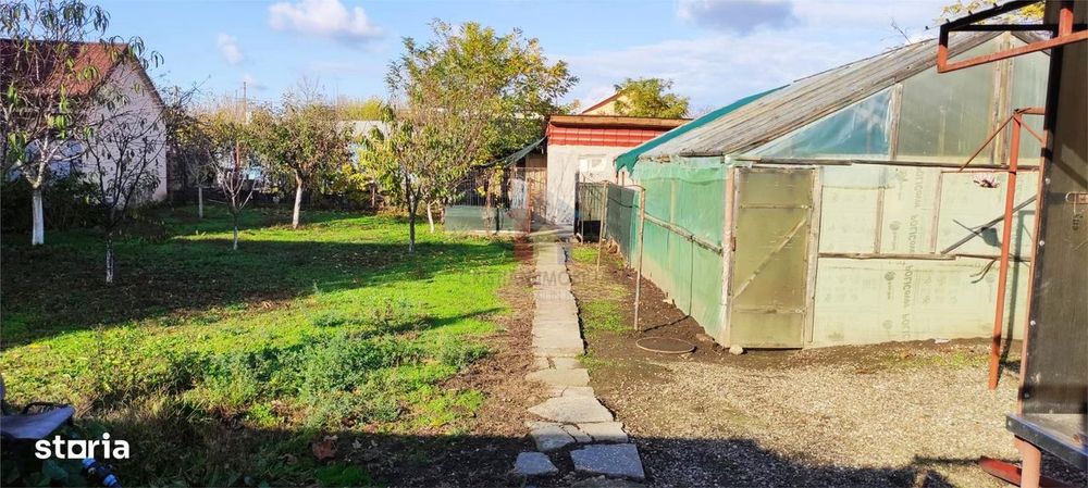 Casa Pretabila 2 familii, teren 1046 mp, toate utilitatile, Cazasu
