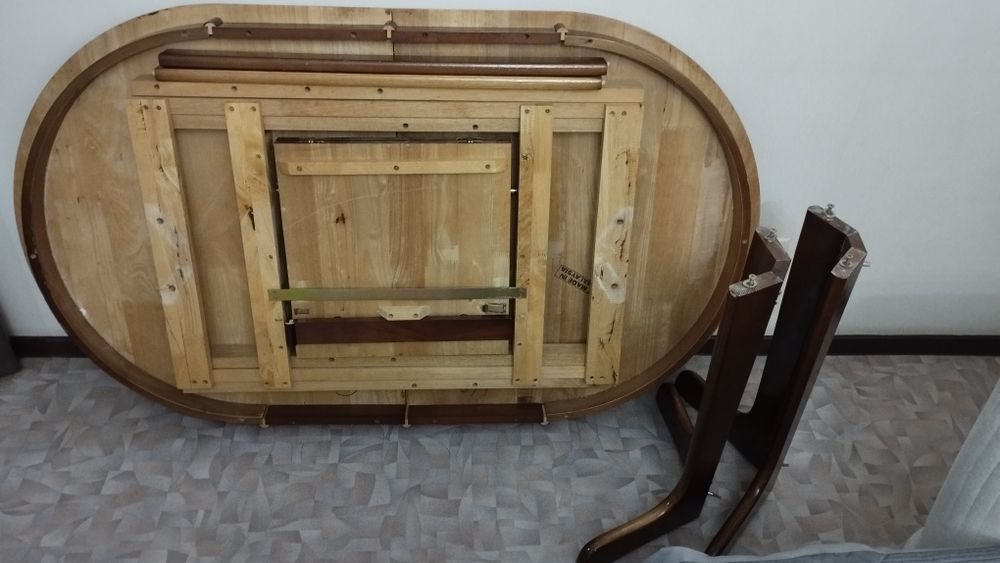 Стол со стульями