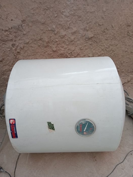 Продается б/у Аристон и раковина