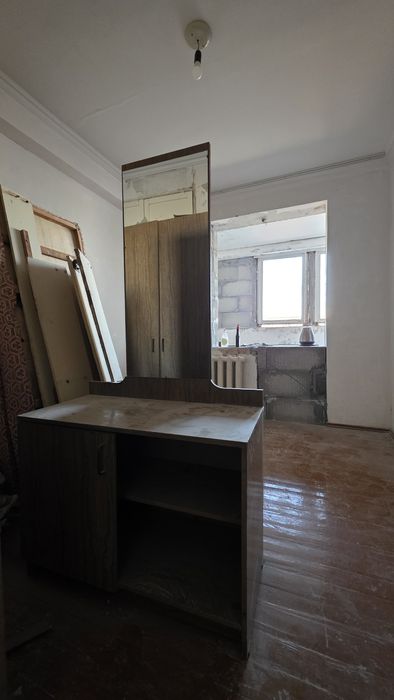 Шкаф, трюмо, кровать