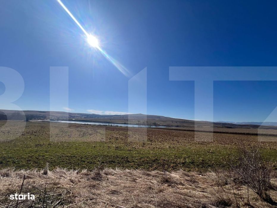 Oportunitate de Investitie: 1.5 Hectare langa Lac in Sutu, Comuna Ciur