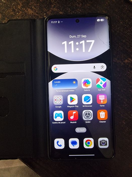 Vând smartphone Xiaomi Redmi Note 14 Pro 5G, capacitate de stocare 256GB și 8GB RAM.