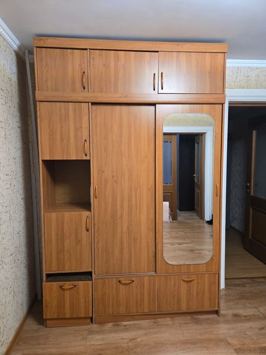 Продам шкаф и тумбочку