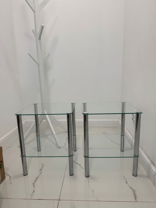 2 броя стъклени масички