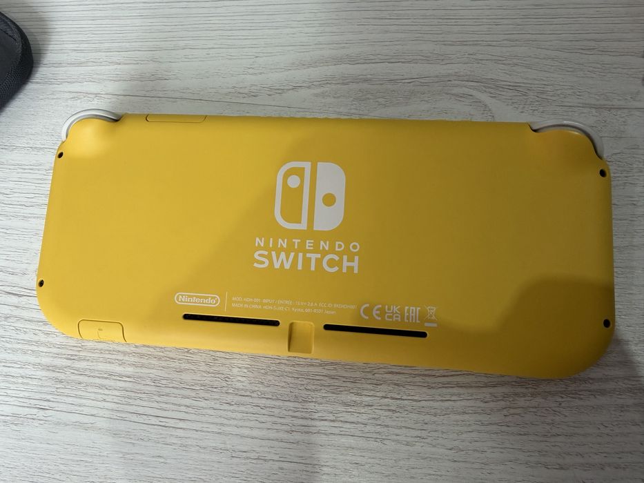 продам прошитый nintendo switch lite