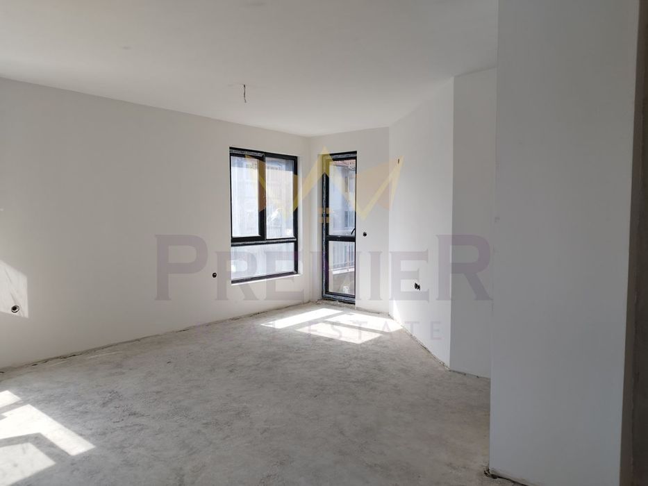 Продава се Тристаен апартамент в Варна, Виница - 85 кв.м за 2011 €/кв.м - Снимка #12