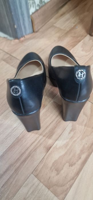 Срочно продам Туфли женские