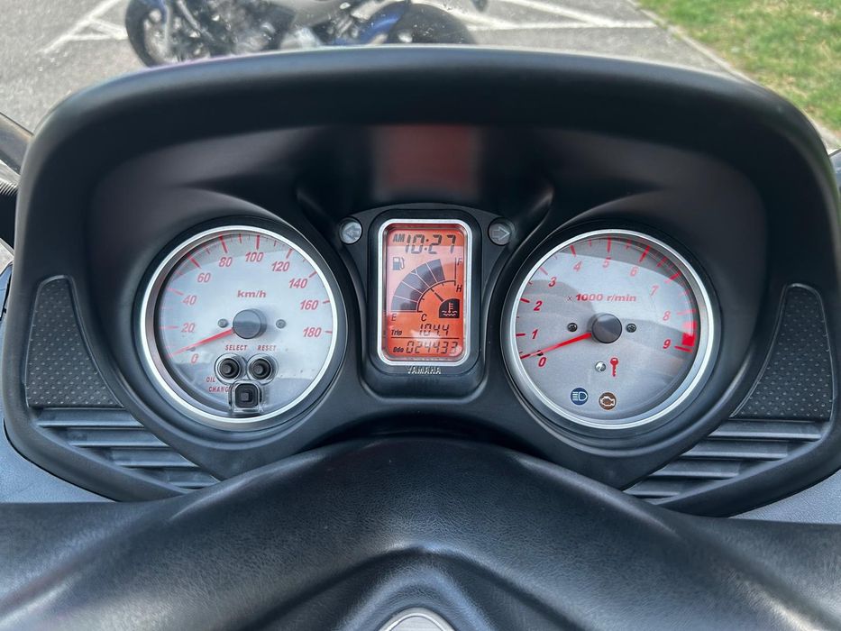 Vând sau Schimb Tmax cu enduro