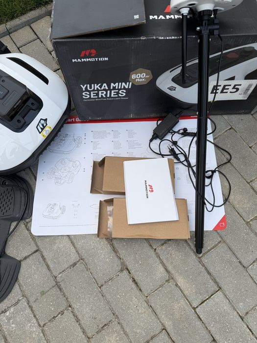 Robot tuns iarba fara fir