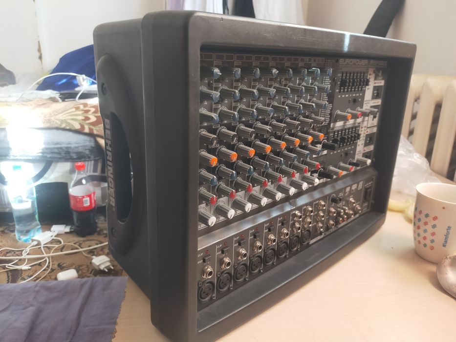 Активный пульт беренжер