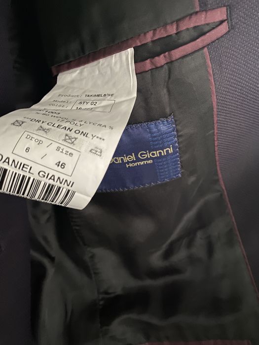 Costum aproape ca nou