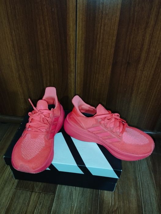 Кроссовки adidas р 35-36