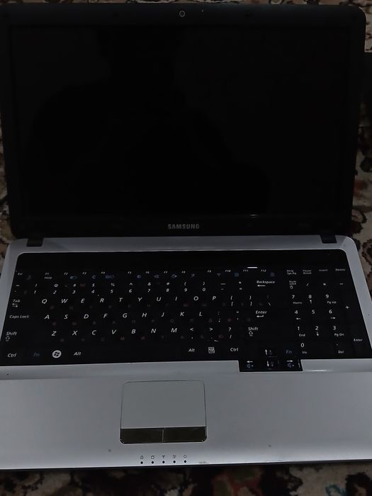 Samsung notbuk pleshteshin 3 sotiladi