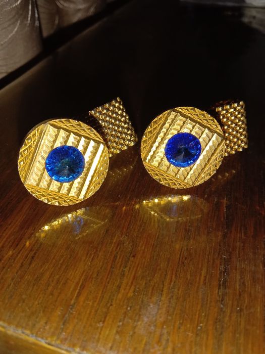 Мужские запонки  и женские украшения, бусы