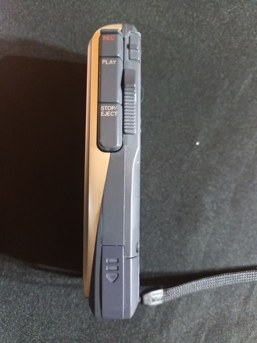 Reportofon Olympus J3000