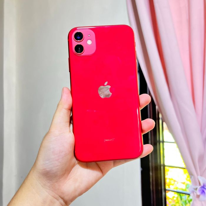 RARITATE : iPhone 11 RED ca NOU
