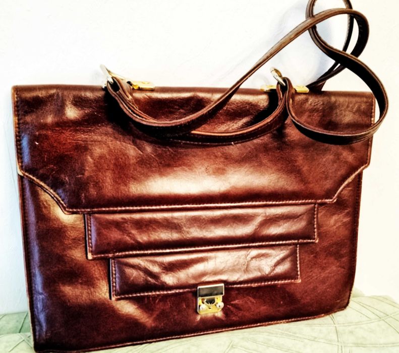 Бизнес чанта. Много удобна.