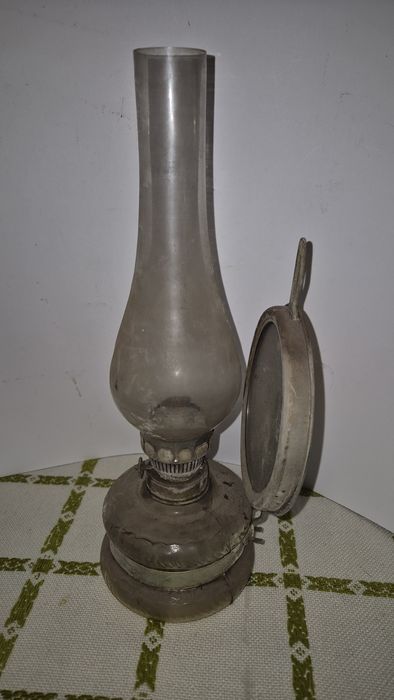 Lampa veche perioada comunista românească