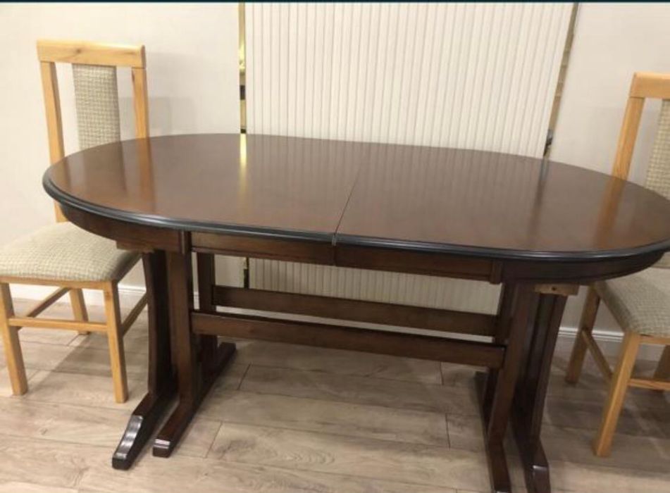 Овальный стол в отличном состоянии