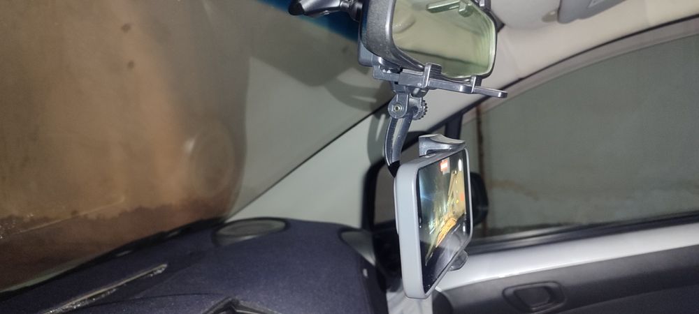 Avtomobil uchun telefon turgich