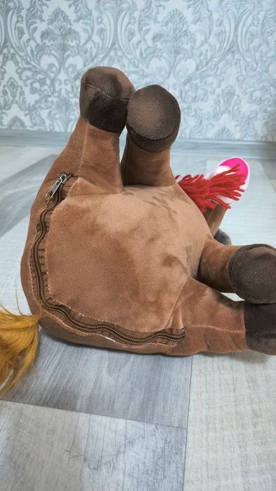 Продам игрушку Лошадь