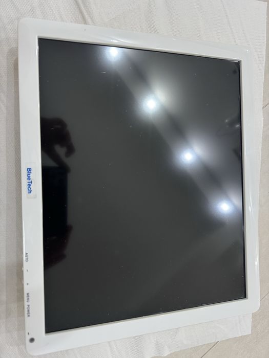 Monitor + cameră intraorală Unit dentar marca Bluetech.