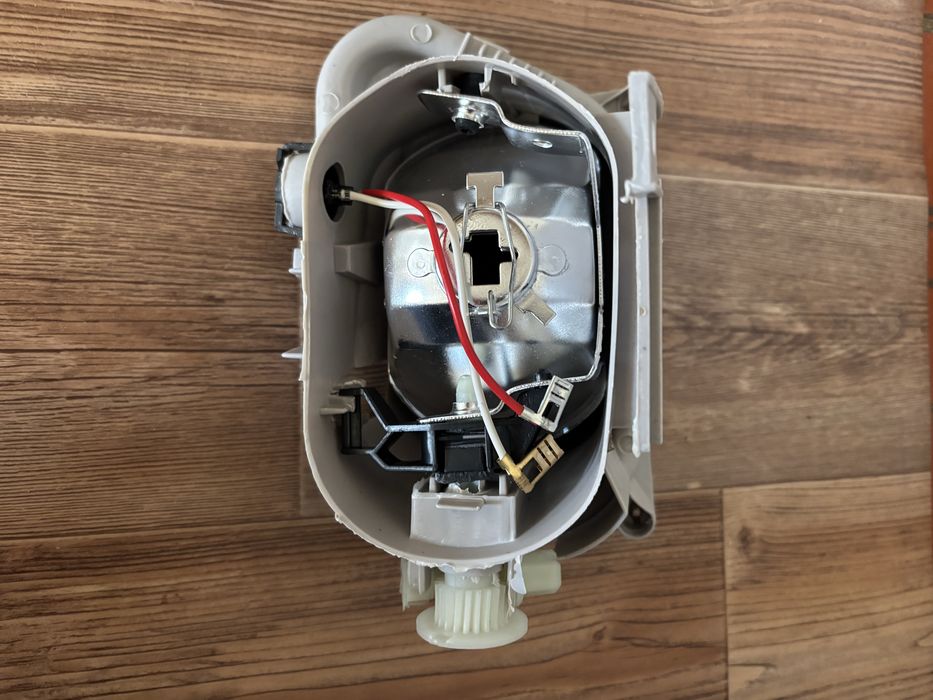 Продам правую противотуманку w210 мерседес