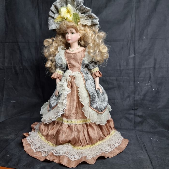 Кукла фарфоровые