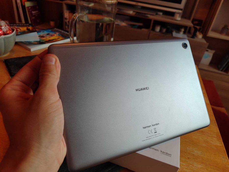 huawei mediapad m5 lite 10+ таблет, не различим от нов!