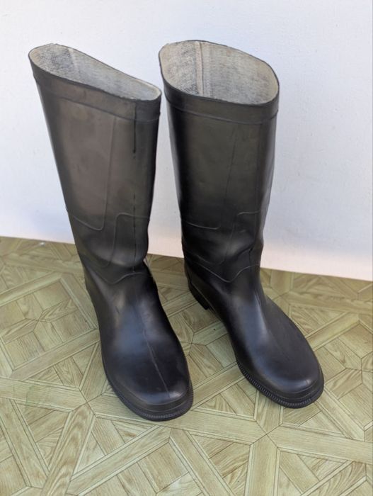 Продам резиновые сапоги