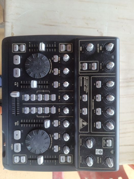 Behringer B-Control Deejay BCD3000 – 4-канален USB аудио интерфейс и DJ контролер.