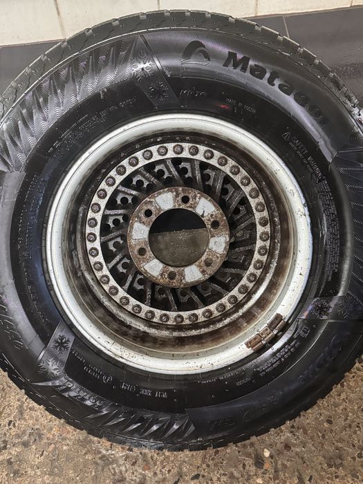 Шины с дисками.   235/75/15