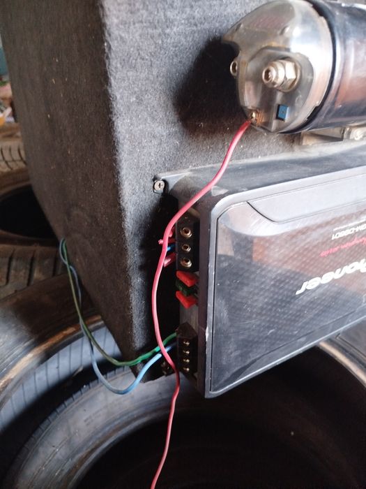 Продам сабвуфер 100000