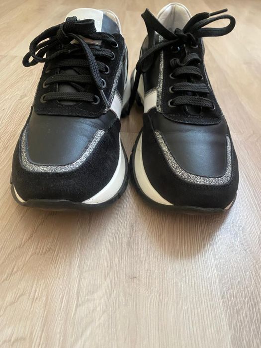 Продам кроссовки